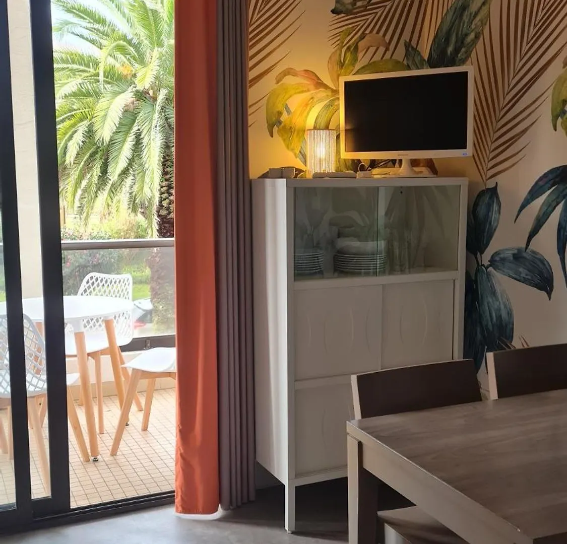 Apartment A 2 Pas De La Plage De Perros : 2 A 4 Hotes.