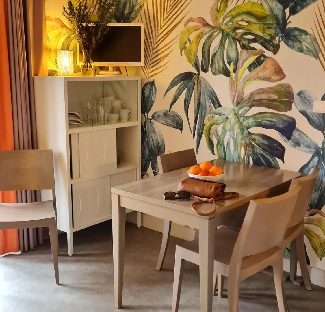 Apartment A 2 Pas De La Plage De Perros : 2 A 4 Hotes. France