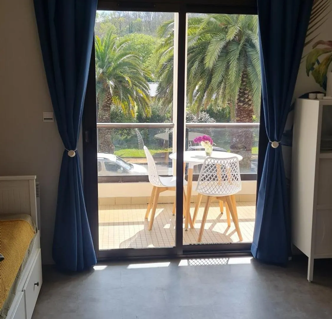 A 2 Pas De La Plage De Perros : 2 A 4 Hotes. Apartment Perros-Guirec